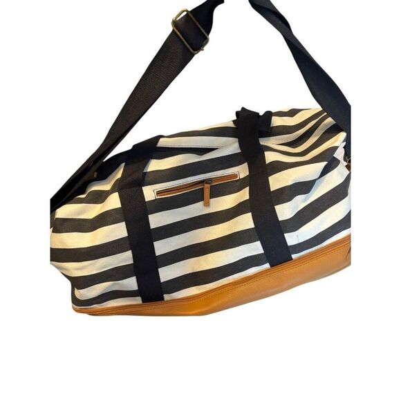 Striped DSW Canvas & Faux Leather Weekend Duffle Bag With Zipper Pocket - Picture 3 of 12
